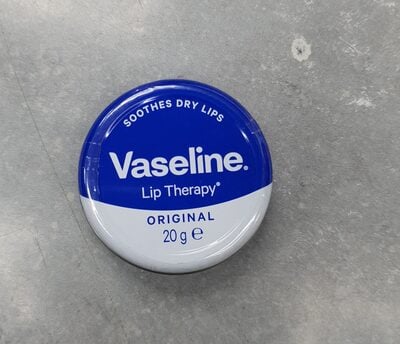 Vaseline Lip therapy petroleum jelly pocket size